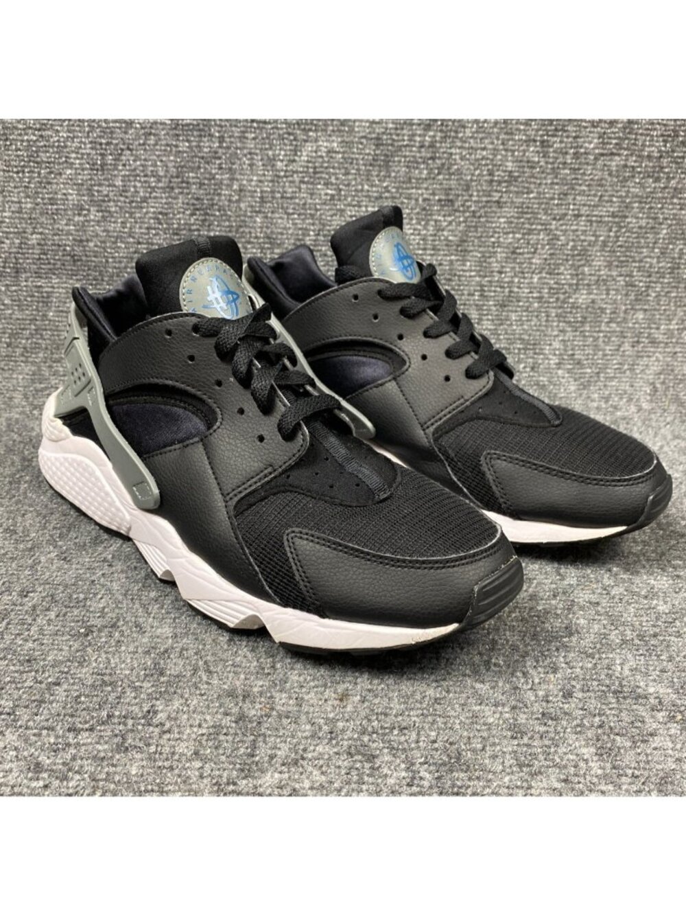 Nike Air Huarache Sneakers Mens 11.5 Black Cool Grey White DR0154-001